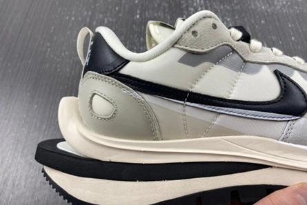 9209 Sacai x VaporWaffle DD1875- Flexible 1156