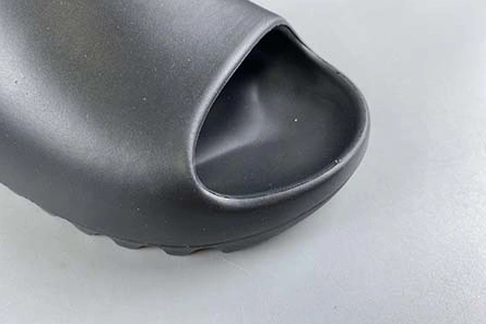 9557 YEEZY SLIDE BLACK - FX Practical 2095