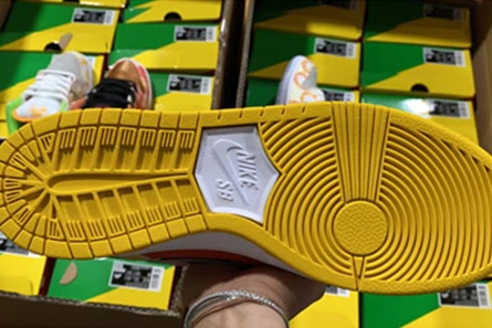 Sophisticated 8070 Nike SB Dunk Low “CNY” CV1628-800
