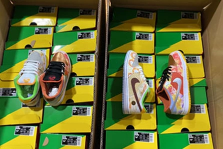 Sophisticated 8070 Nike SB Dunk Low “CNY” CV1628-800