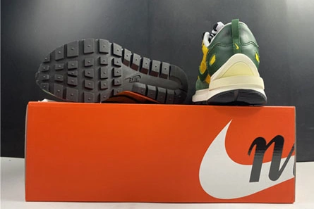 4671 sacai x Nike VaporWaffle “Tour Yellow” CV1363- WellDesigned 1160