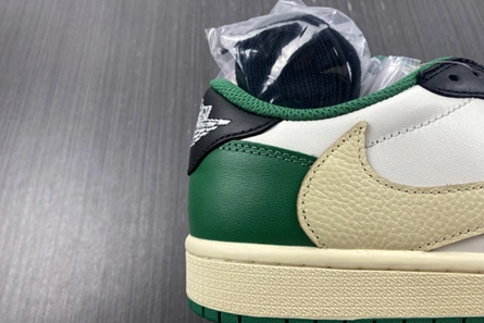 Travis Scott x Air Jordan 1 low DM7866 128 UrbanStyle 171