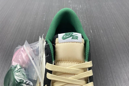 Travis Scott x Air Jordan 1 low DM7866 128 UrbanStyle 171