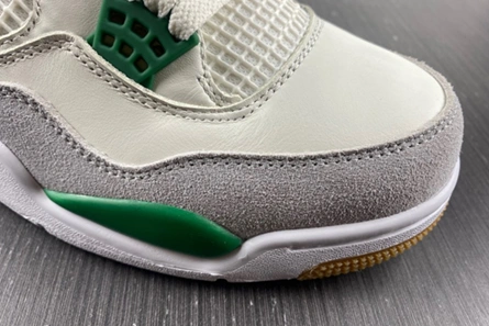 Functional 3210 Jordan 4 Retro SB Pine Green  DR5415- 485