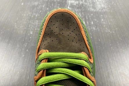 WellDesigned 537 Nike SB Dunk Low De La Soul (2015)  789841- 932