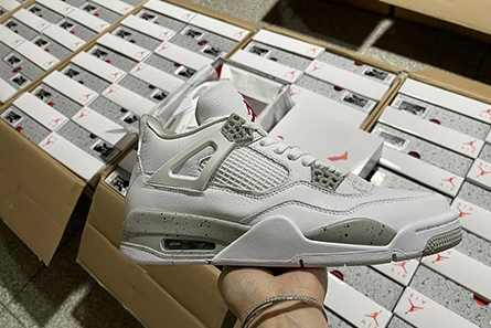 Vibrant 7304 Air Jordan 4 Retro White Oreo CT8527- 509