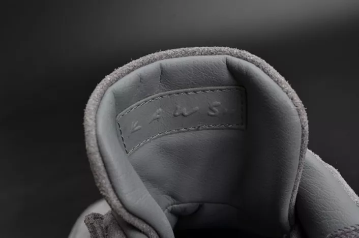 Bright 279 KAWS x Air Jordan 560