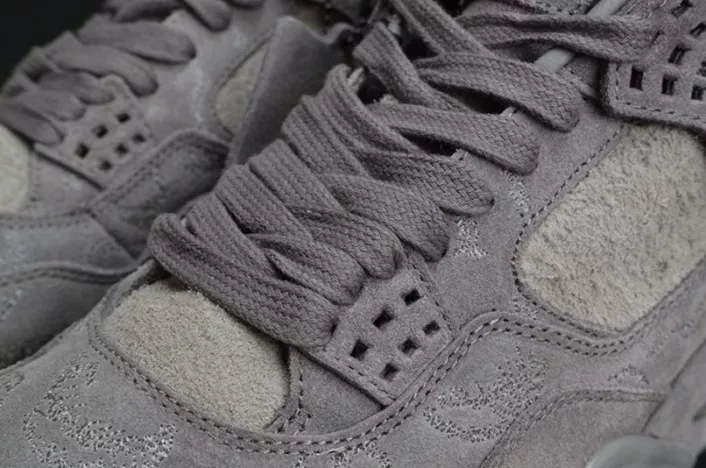 Bright 279 KAWS x Air Jordan 560