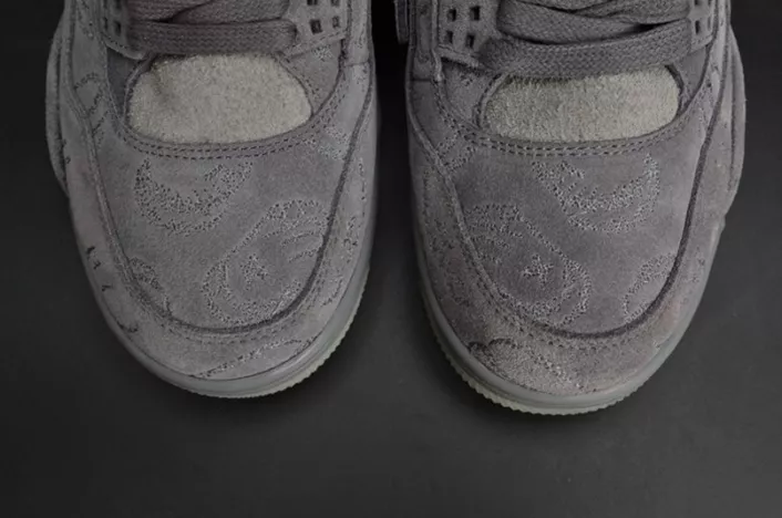 Bright 279 KAWS x Air Jordan 560