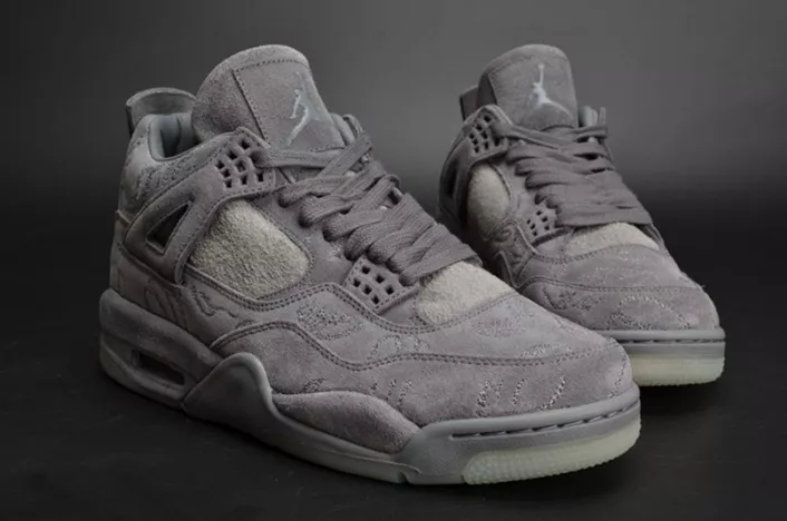 Bright 279 KAWS x Air Jordan 560