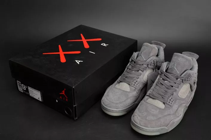 Bright 279 KAWS x Air Jordan 560