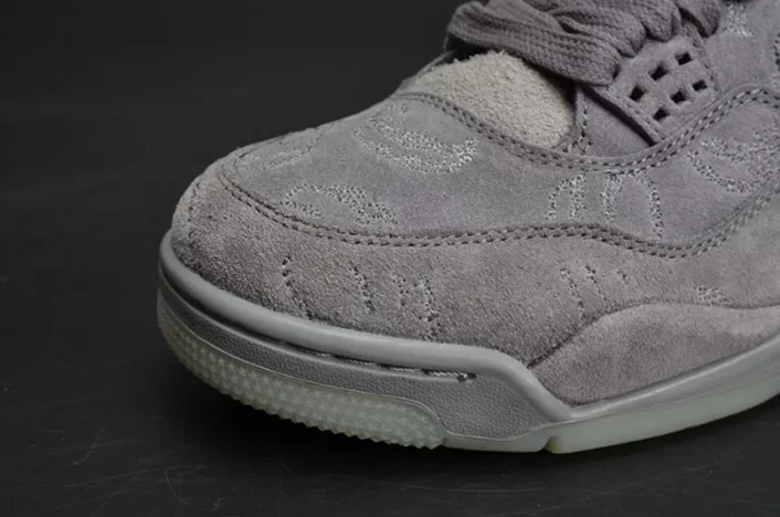 Bright 279 KAWS x Air Jordan 560