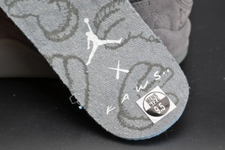 Bright 279 KAWS x Air Jordan 560