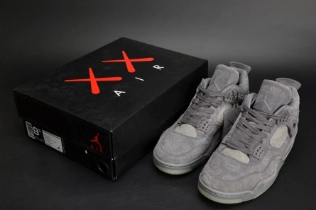 Bright 279 KAWS x Air Jordan 560