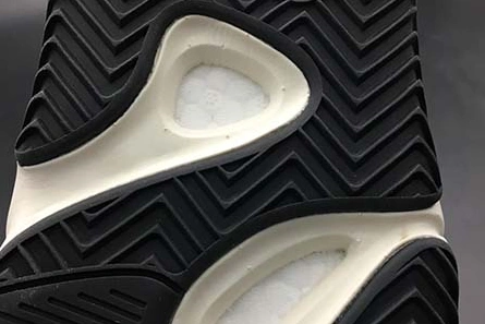 WellDesigned 3995 adidas Yeezy Boost 700 v2 Static EF 1760
