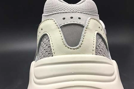 WellDesigned 3995 adidas Yeezy Boost 700 v2 Static EF 1760