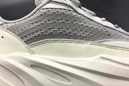WellDesigned 3995 adidas Yeezy Boost 700 v2 Static EF 1760