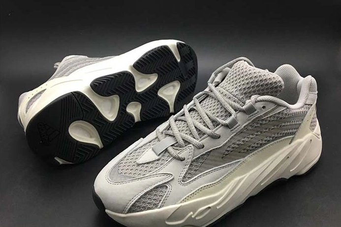 WellDesigned 3995 adidas Yeezy Boost 700 v2 Static EF 1760