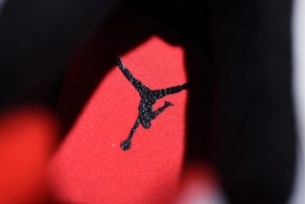Flexible 6062 Air Jordan 4 Hot Lava 308497- 541