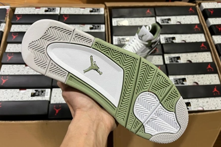 Sleek 340 Air Jordan 4 “Seafoam” AQ9129- 495
