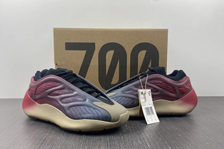 GoodFit 6611 adidas Yeezy 700 V3 Fade Carbon GW 1666