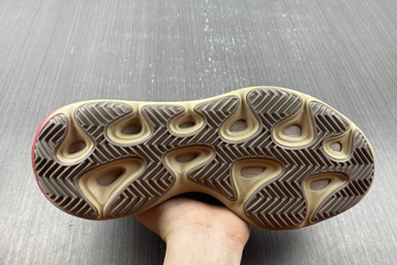 GoodFit 6611 adidas Yeezy 700 V3 Fade Carbon GW 1666