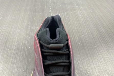 GoodFit 6611 adidas Yeezy 700 V3 Fade Carbon GW 1666