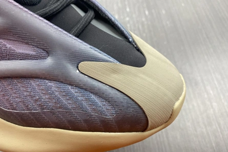 GoodFit 6611 adidas Yeezy 700 V3 Fade Carbon GW 1666