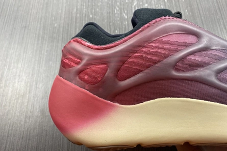 GoodFit 6611 adidas Yeezy 700 V3 Fade Carbon GW 1666