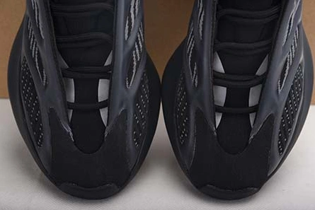 EasyMatch YEEZY BOOST 700 V3 BLACK - ADIDAS - H67799 1713