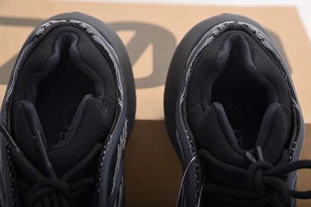 EasyMatch YEEZY BOOST 700 V3 BLACK - ADIDAS - H67799 1713
