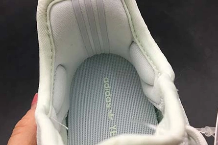 Yeezy Boost 350 V2 Hyperspace KIDS YEEZY EG7491 Bold 2139