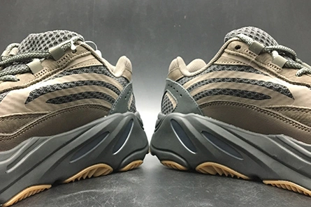 Yeezy Boost 700 V2 Trendy 1780