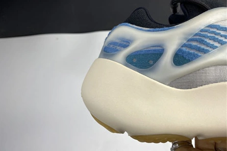 Yeezy Boost 700 V3 GY0260 Practical 1696