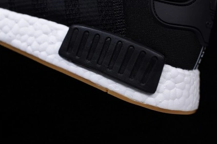 Compact adidas NMD R1 Black Gum B42200 1861