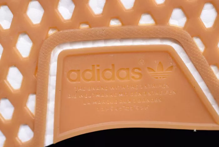 Compact adidas NMD R1 Black Gum B42200 1861