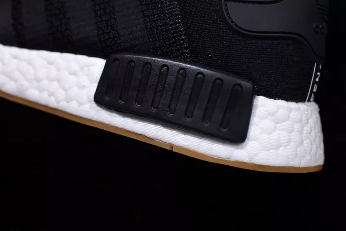 Compact adidas NMD R1 Black Gum B42200 1861