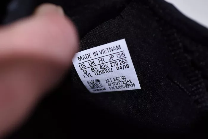 Compact adidas NMD R1 Black Gum B42200 1861