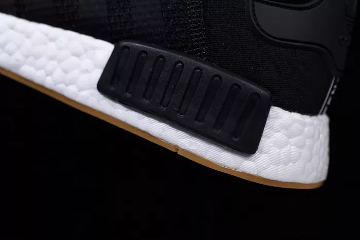 Compact adidas NMD R1 Black Gum B42200 1861
