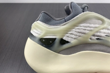 adidas Yeezy 700 V3 Fade ID1674 Minimalist 1657