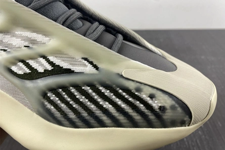 adidas Yeezy 700 V3 Fade ID1674 Minimalist 1657