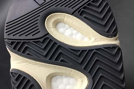 SportInspired adidas Yeezy Boost 700 Analog EG7596 1686