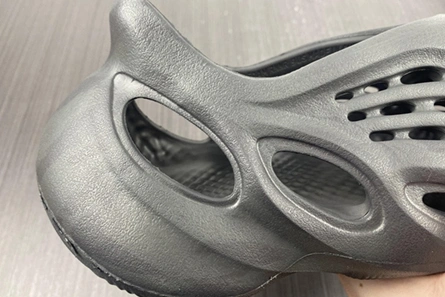Comfortable adidas Yeezy Foam RNNR Onyx  HP8739 1668