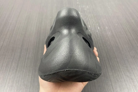 Comfortable adidas Yeezy Foam RNNR Onyx  HP8739 1668