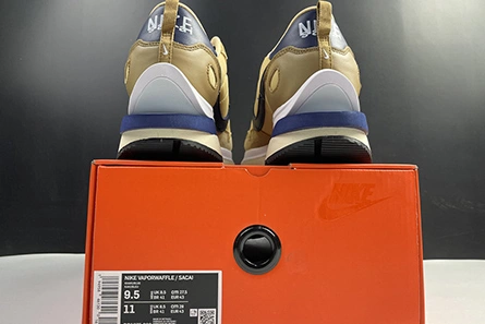 SportInspired sacai x Nike VaporWaffle Sesame Blue Void DD1875-200 1157