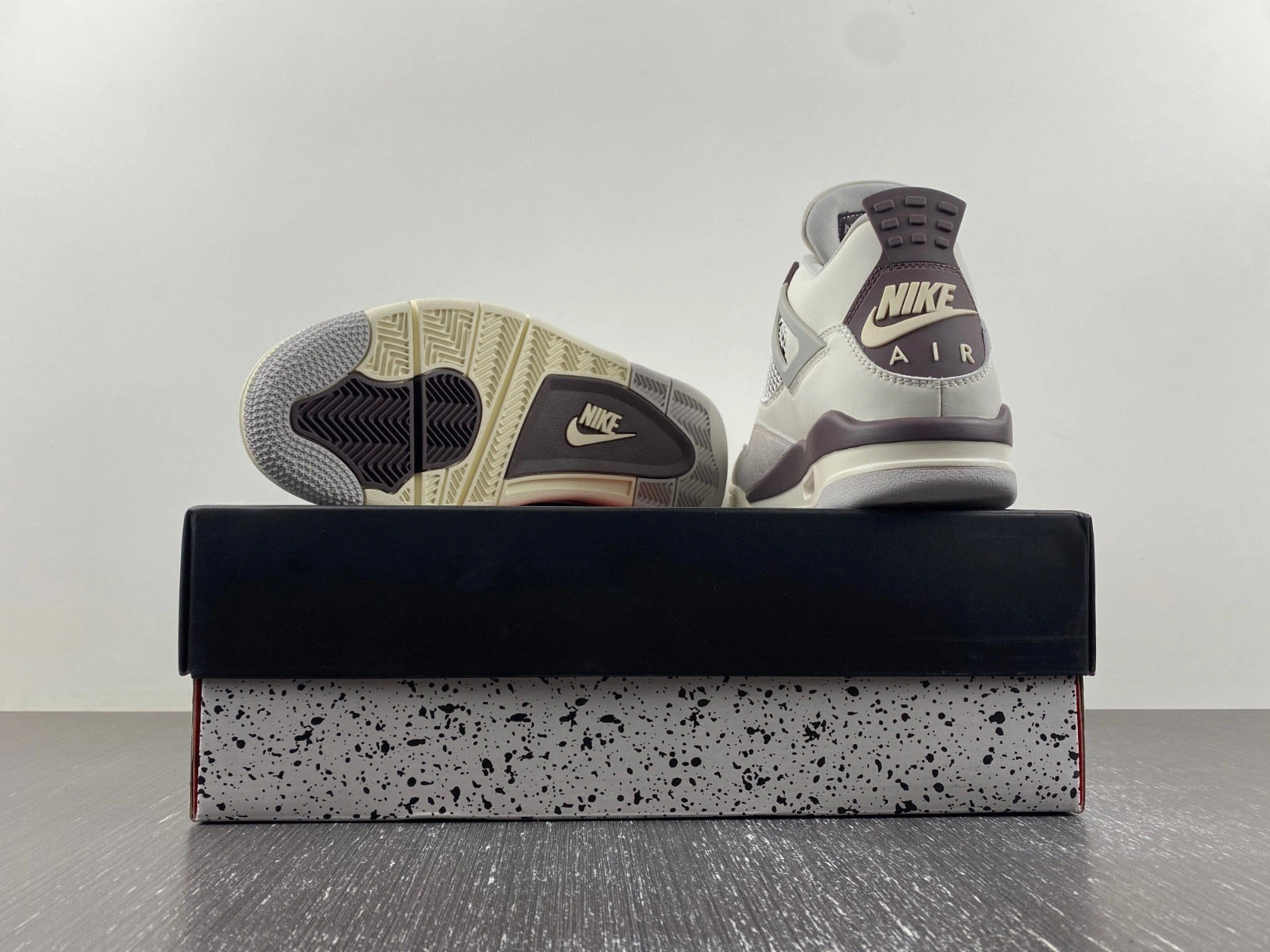 A Ma Maniere x Air Jordan 4 “Phantom”  FZ4810-001