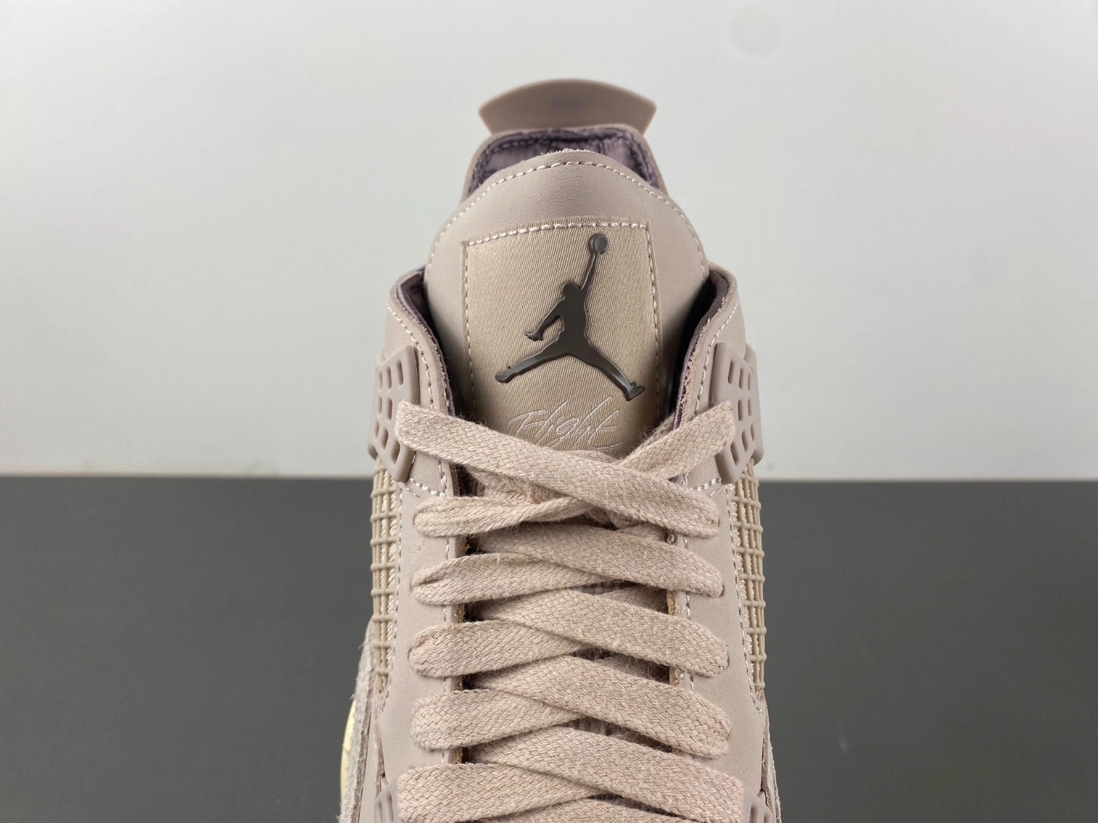 A Ma Maniére Air Jordan 4 Fossil Stone FZ4810-200