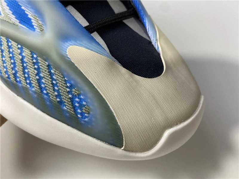 ADIDAS YEEZY BOOST 700 V3 AZARETH G54850