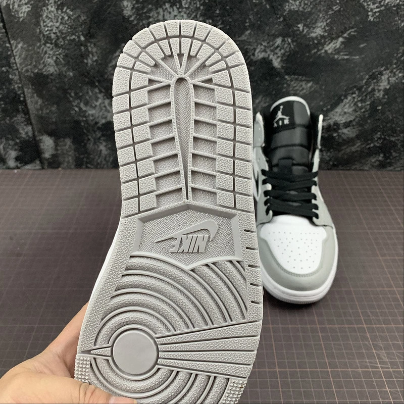 AIR JORDAN 1 MID 