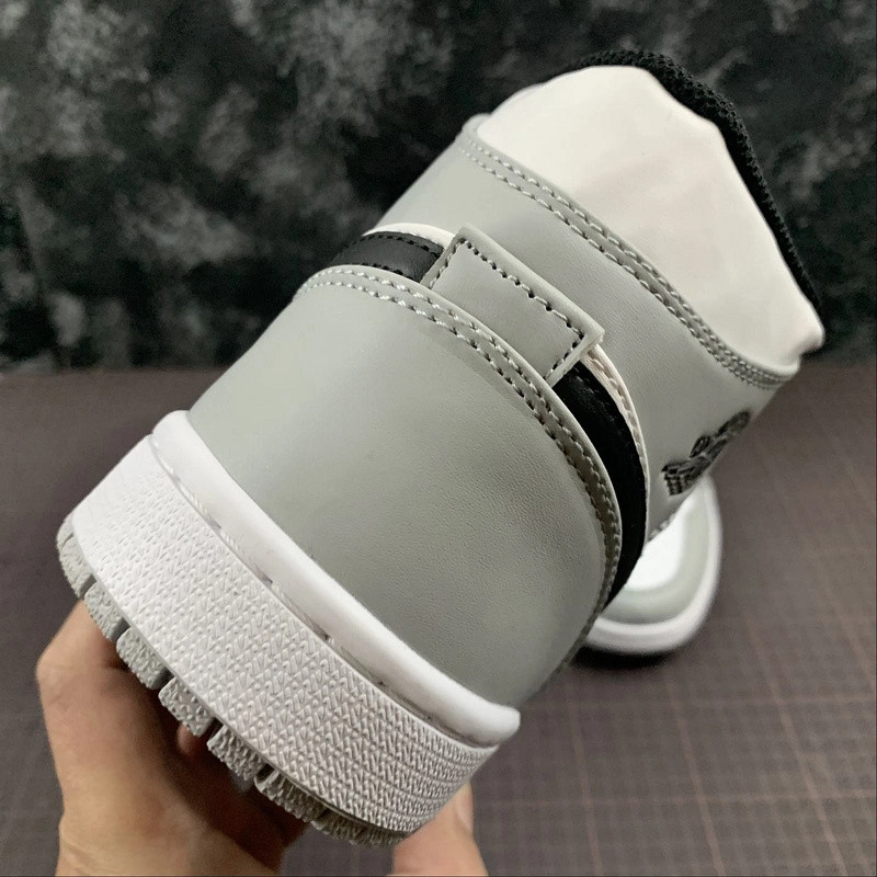 AIR JORDAN 1 MID 